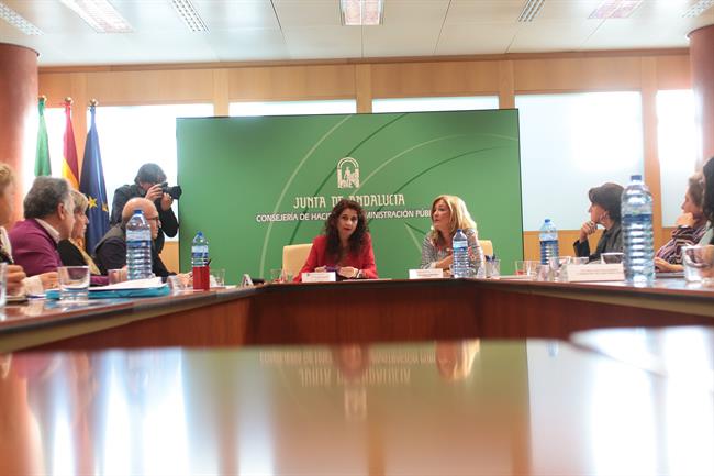 ep la consejerahacienda maria jesus montero se reunelos sindicatos