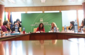 ep la consejerahacienda maria jesus montero se reunelos sindicatos
