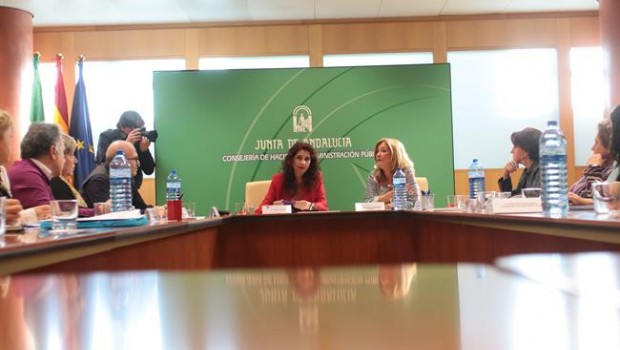 ep la consejerahacienda maria jesus montero se reunelos sindicatos