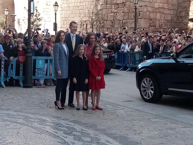 La Familia Real asiste a la misa de Pascua en la Catedral de Palma | EUROPA PRESS ep la familia real asistela misapascuala catedralpalma