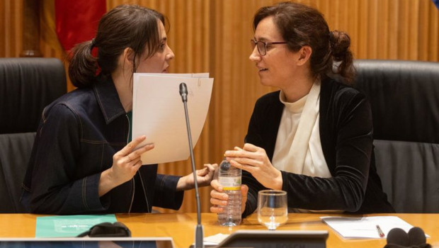 ep la ministra de sanidad monica garcia y la portavoz de mas madrid en el ayuntamiento de madrid