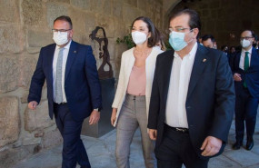 ep la minstra reyes maroto falnqueada por antonio rodriguez osuna y guillermo fernandez vara