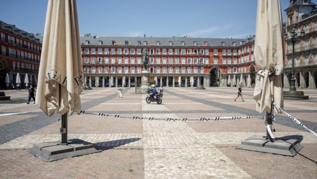 ep las terrazas de la plaza mayor de la capital precintadas