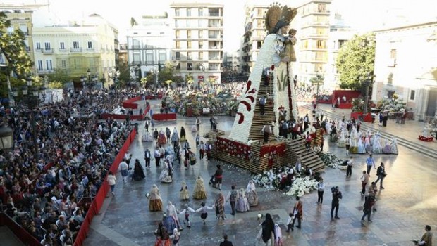 ep los falleros llenaronfloresmantola geperudeta