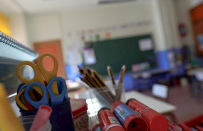 ep material escolar en una de las aulas completamente vacia perteneciente a un colegio de la