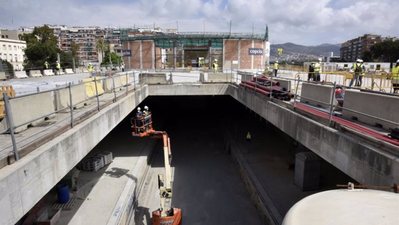 ep obras de construccion de la nueva estacion subterranea de sant andreu comt durante la visita de ep obras de construccion de la nueva estacion subterranea de sant andreu comt durante la visita de