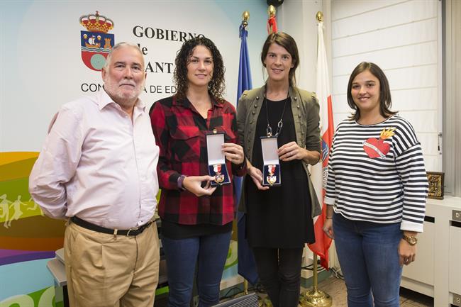Ruiz entrega a Beitia y Cuadrado las medallas al mérito deportivo | GOBIERNO ep ruiz entregabeitiacuadradomedallasmerito deportivo
