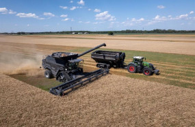 ep this image taken during the 2024 agco tech day shows ptx trimbles outrun solution in action an