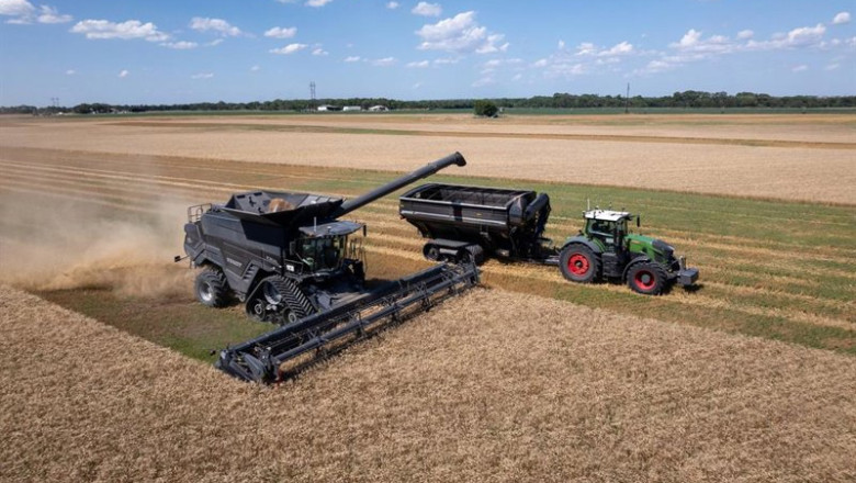 This image, taken during the 2024 AGCO Tech Day, shows PTx Trimble’s OutRun solution in action: an autonomous Fendt tractor pulls a grain cart alongside an IDEAL combine during offloading. AGCO’s upcoming Tech Day will be held at Götz Agrardienst farm in | AGCO CORPORATION/PR NEWSWIRE ep this image taken during the 2024 agco tech day shows ptx trimbles outrun solution in action an