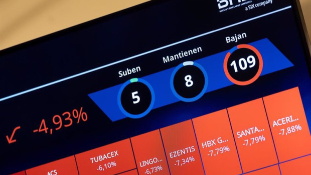 ep un panel del ibex 35 en el palacio de la bolsa de madrid espana poco despues del anuncio de los ep un panel del ibex 35 en el palacio de la bolsa de madrid espana poco despues del anuncio de los