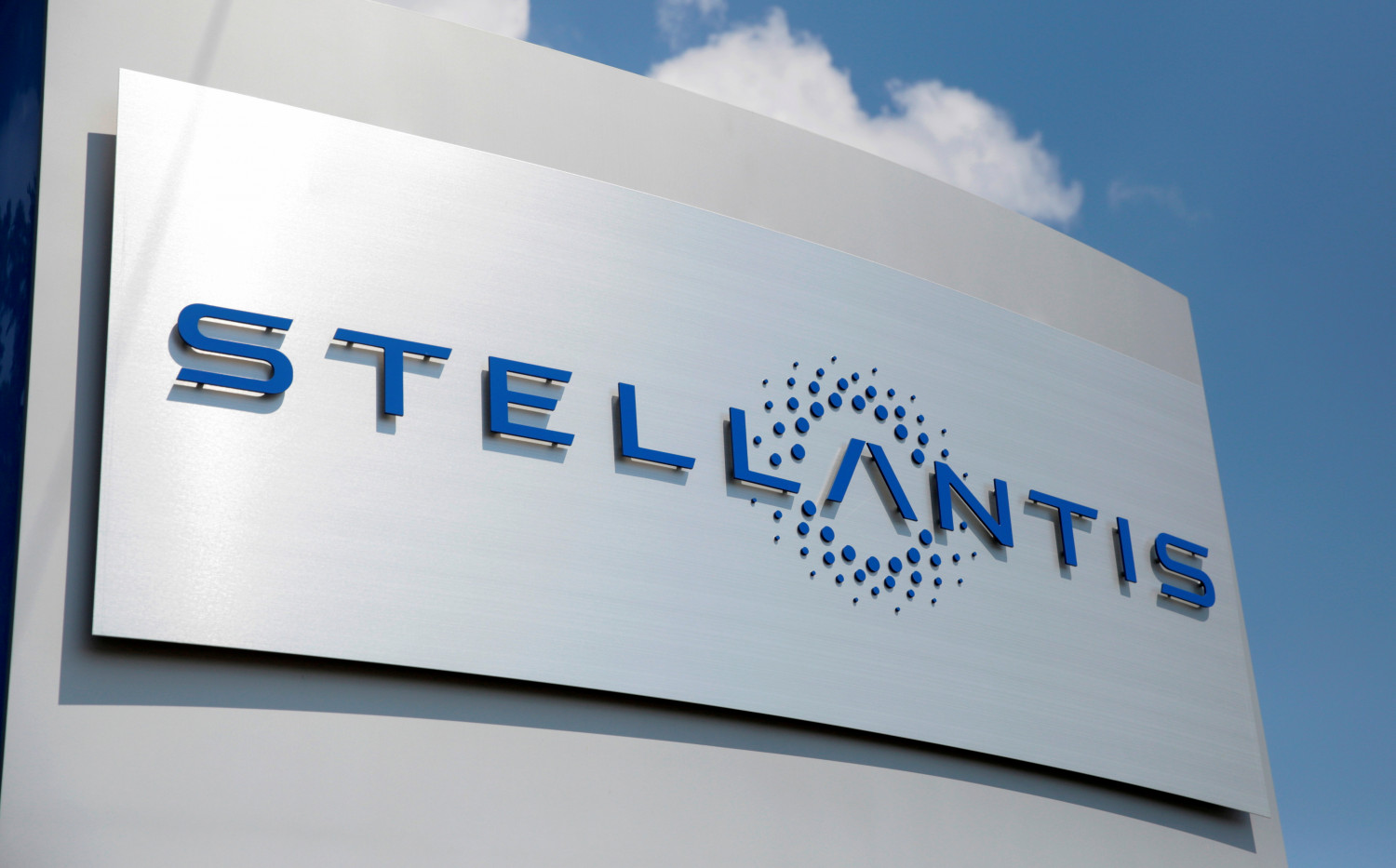 stellantis aura besoin de plus de deux gigafactories de batteries annonce tavares 20220223142723 