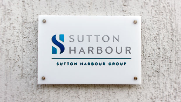 dl sutton harbour grupo puntería puerto deportivo estacionamiento minorista propiedad desarrollador desarrollo plymouth logo