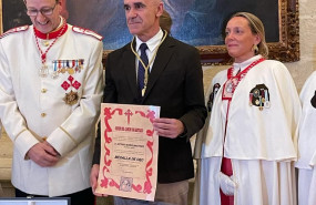 el alcalde de sevilla junto con el gran maestre y ana de la pea 002