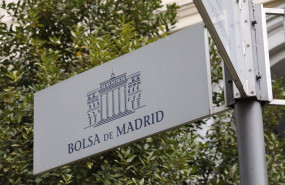 ep archivo   cartel colocado en las inmediaciones del edificio de la bolsa de madrid en madrid