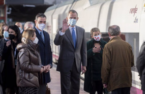 ep archivo el presidente del gobierno pedro sanchez y el rey felipe vi en el viaje inaugural de la ep archivo el presidente del gobierno pedro sanchez y el rey felipe vi en el viaje inaugural de la