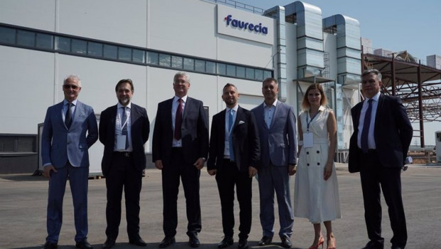 ep archivo   inauguracion de una nueva planta industrial de faurecia en togliatti rusia
