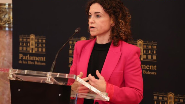 ep archivo   la consellera de hacienda y relaciones exteriores rosario sanchez interviene tras la