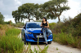 ep archivo   peugeot homenajea al 205 con un cuaderno de viajes de la ilustradora alicia aradilla
