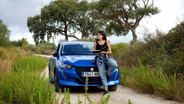 ep archivo   peugeot homenajea al 205 con un cuaderno de viajes de la ilustradora alicia aradilla