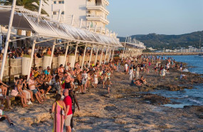 ep archivo   turistas en ibiza