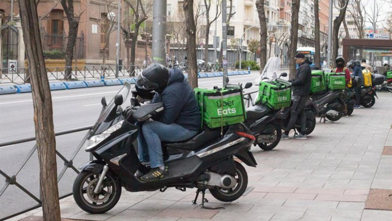 ep archivo un repartidor de la empresa uber eats ep archivo un repartidor de la empresa uber eats