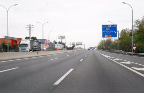 ep carretera con pocos vehiculos debido a la pandemia