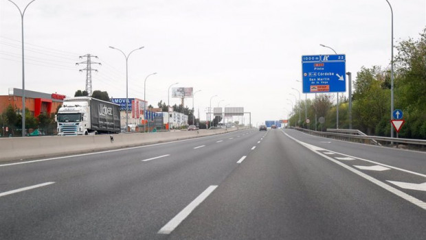 ep carretera con pocos vehiculos debido a la pandemia