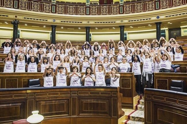 Diputadas de Unidos Podemos en el Congreso con camisetas huelga feminista | ÁNGELA RODRÍGUEZ/TWITTER ep diputadasunidosencongresocamisetas huelga feminista