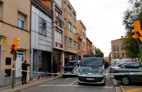 ep dues furgonetes de la guardia civil despes de loperacio contra membres dels comites de defensa de