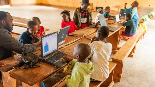 ep economiaempresas- eurona entrasenegalun proyectoeducacion digital257 millones