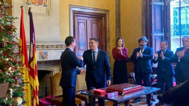 ep el nuevo conseller de turismo del consell de mallorca guillem guinard toma posesion del cargo
