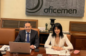 ep el presidente de oficemen ricardo de pablos y su directora general elena guede en la rueda de