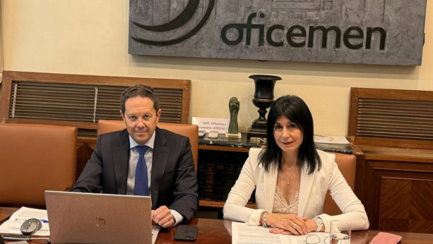 ep el presidente de oficemen ricardo de pablos y su directora general elena guede en la rueda de