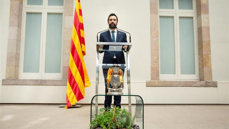El presidente del Parlament catalán, Roger Torrent, interviene en el acto de llegada de la Flama del Canigó a la institución. | David Zorrakino - Europa Press - Archivo ep el presidente del parlament catalan roger torrent interviene en el acto de llegada de la flama
