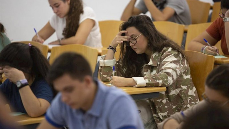 Estudiantes durante la convocatoria de septiembre del año pasado de la Selectividad en la Universidad de Sevilla. | María José López - Europa Press - Archivo ep estudiantes durante la convocatoria de septiembre del ano pasado de la selectividad en la