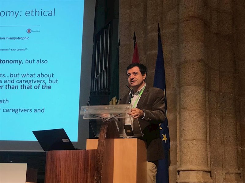 ep javier sayas interviene en el simposium de vmni