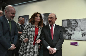 ep la ministra de hacienda maria jesus montero junto a su predecesor en el cargo cristobal montoro