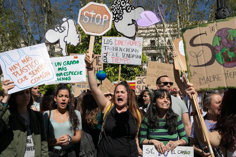 https://img5.s3wfg.com/web/img/images_uploaded/5/9/ep_marcha_de_jovenes_contra_el_cambio_climatico_bajo_el_lema_juventud_por_el_clima_en_sevilla.jpg