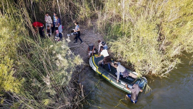 ep migrantes cruzandorio bravo