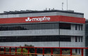 ep nueva imagen de mapfre implantada en las fachadas de las oficinas centrales de la aseguradora en