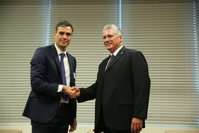 Pedro Sánchez con el presidente de Cuba Miguel Díaz-Canel | FLICKR MONCLOA ep pedro sanchezpresidentecuba miguel diaz-canel