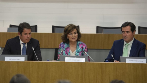 ep presidentecepyme gerardo cuerva 1i la vicepresidentagobierno carmen calvo 2i ypresidentela ceoe antonio garamendi 3i duranteclausuraasamblea generalcepyme