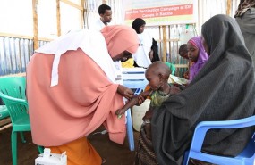 ep un nino vacunadouna campanasarampionsomalia