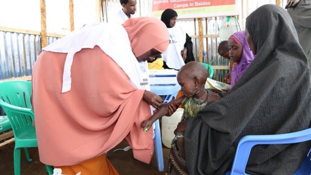 ep un nino vacunadouna campanasarampionsomalia
