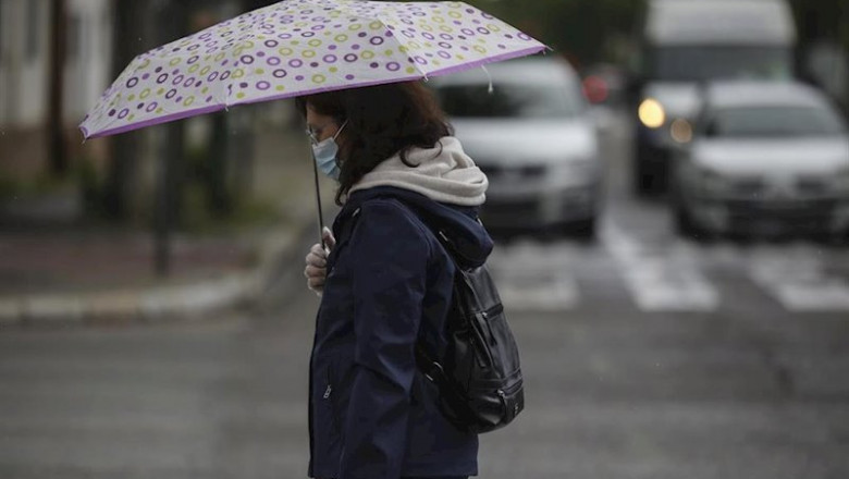 ep una mujer protegida con mascarilla camina por la calle durante el dia 38 del estado de alarma en ep una mujer protegida con mascarilla camina por la calle durante el dia 38 del estado de alarma en