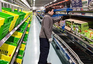 Ocado Retail recorta perspectivas con la inflación ahogando al consumidor británico