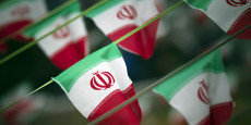 des drapeaux iraniens a teheran 