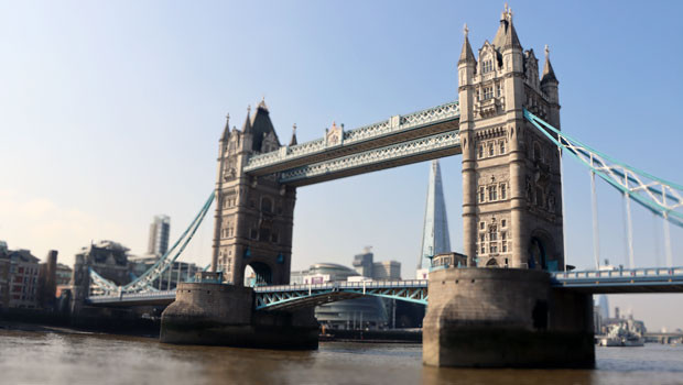 dl ciudad de londres puente de la torre río támesis distrito financiero milla cuadrada mercados financieros 2 pb