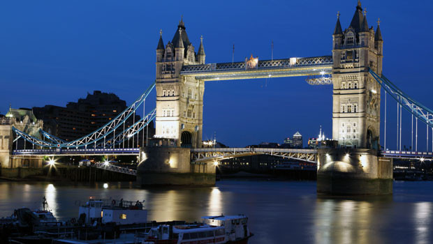 dl ville de londres tower bridge tamise nuit square mile quartier financier finance trading pb