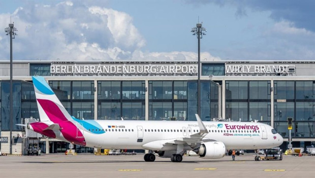 ep archivo   avion de eurowings en el aeropuerto de berlin